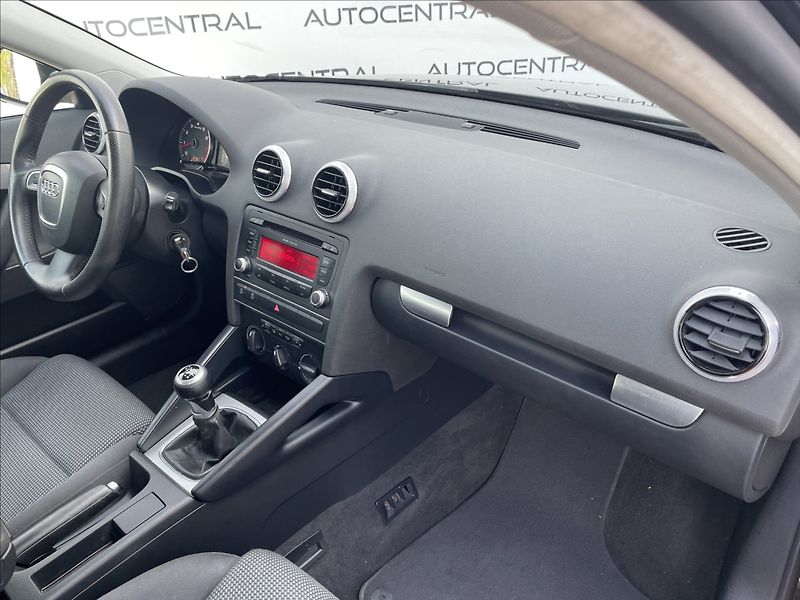 Audi A3 1,2 TFSI Sportback 77kw servis - fotka 18 z 23