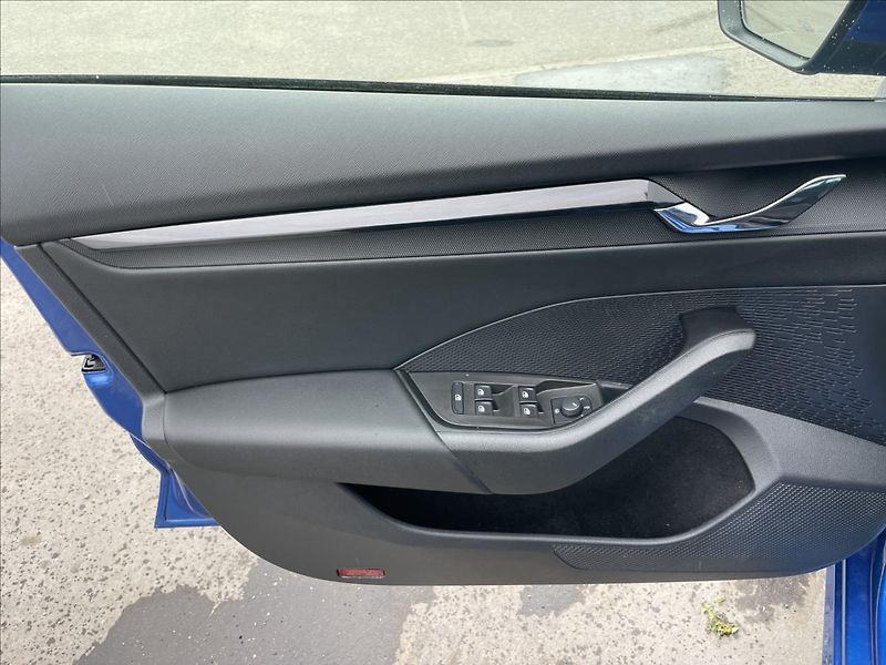 Škoda Octavia 2,0 TDI DSG Ambition Plus PDC - fotka 15 z 23