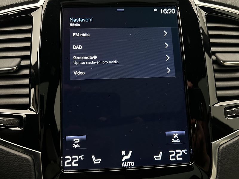 Volvo XC90 B5 AWD R-DESIGN 7 MÍST AUT - fotka 41 z 48