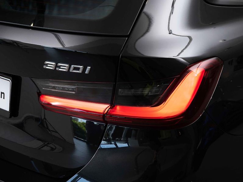 BMW Řada 3 330i xDrive Touring - fotka 10 z 20