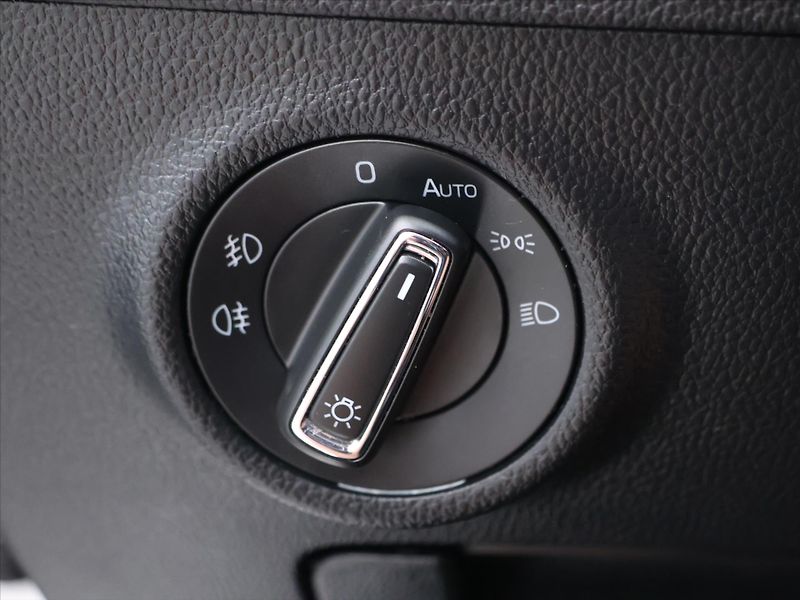 Škoda Superb 2,0 TDI DSG Style+  Navi ACC - fotka 17 z 36