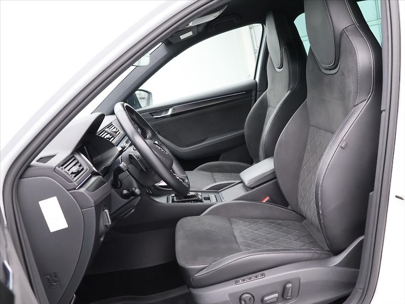 Škoda Superb 2,0 TDI 147kW DSG Sportline DP - fotka 11 z 31
