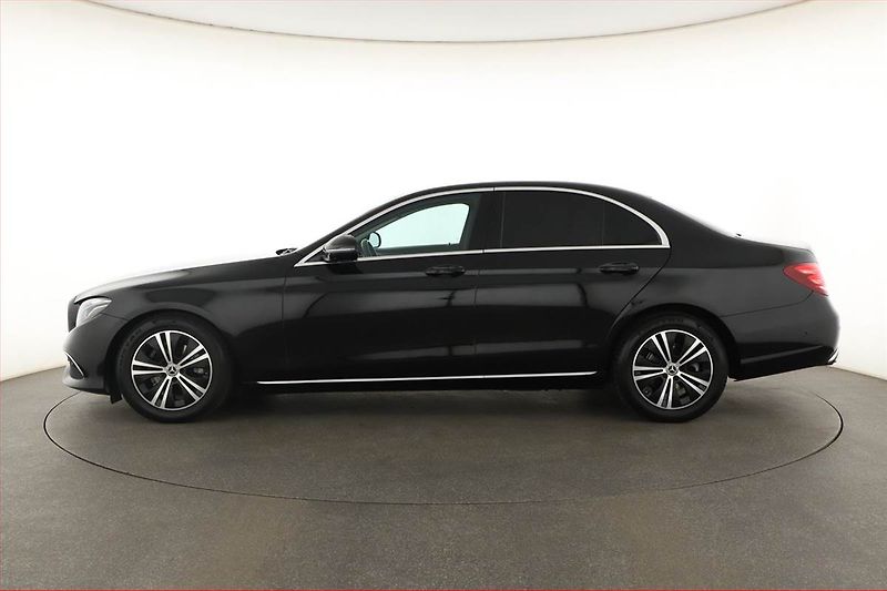 Mercedes-Benz Třídy E (2019) E 200 d - fotka 3 z 21
