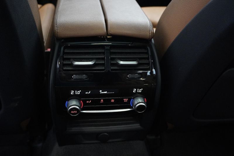 BMW Řada 5 3,0 XDRIVE AUT. - fotka 25 z 32