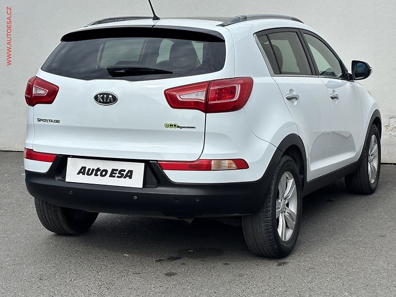Kia Sportage (2012) 1.7 CRDi, Premium, panor - fotka 4 z 19