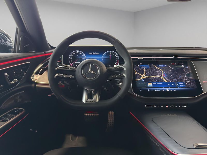 Mercedes-Benz Třídy E (2025) Mercedes-AMG E 53 HYBRID 4MATI - fotka 13 z 25