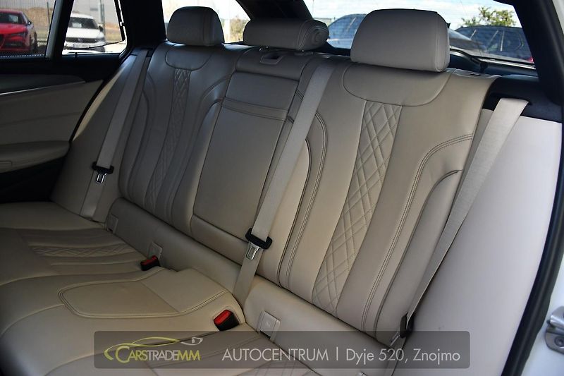BMW Řada 5 520d - fotka 20 z 58