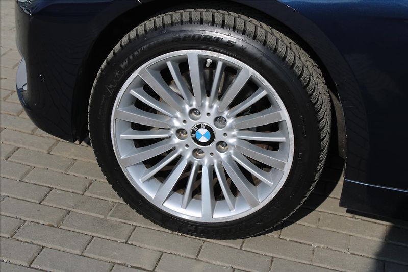 BMW Řada 3 320d xDrive NAVI KŮŽE PANORAMA - fotka 9 z 27