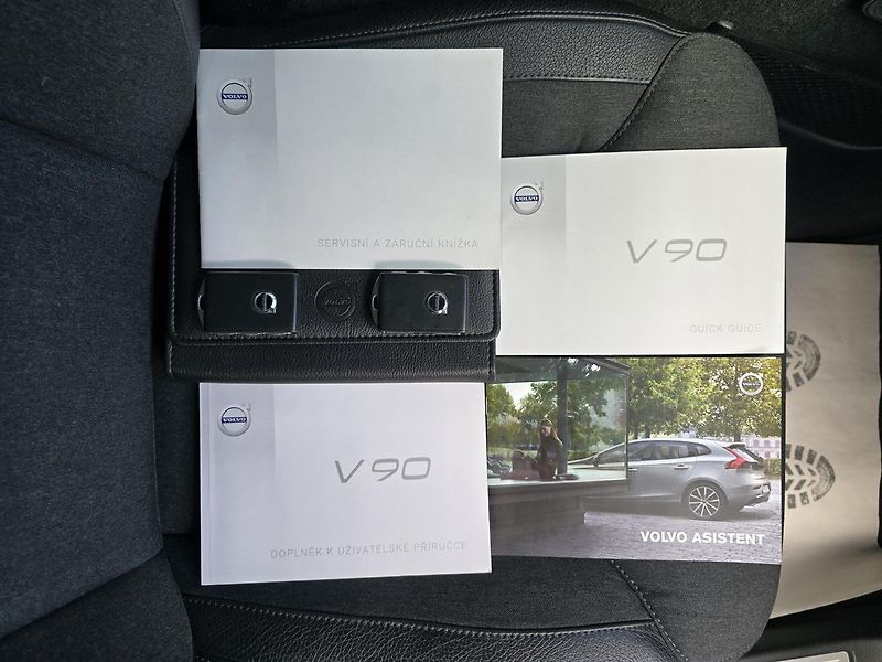 Volvo V90 D4 2,0 140kW 4x4 DPH MOMENTUM - fotka 41 z 45