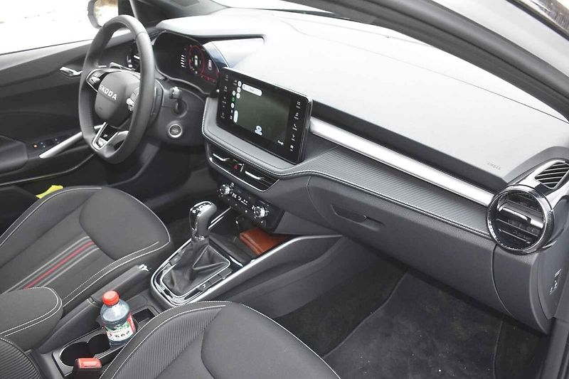 Auto působí přikrčeně, tudíž sportovně.