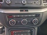 Volkswagen Sharan (2013) 2.0 TDi, AC, navi, park.asist - náhled 17