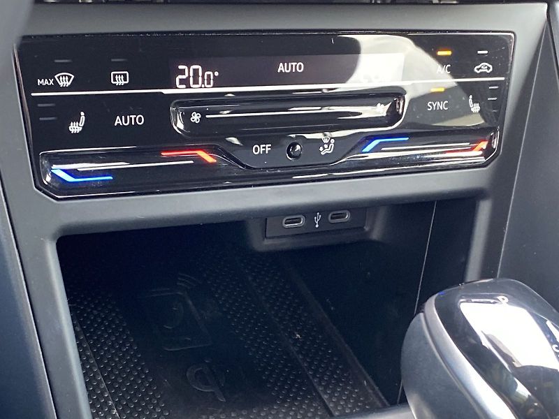 Volkswagen Taigo (2023) 1.5 TSI DSG R-Line - fotka 28 z 35
