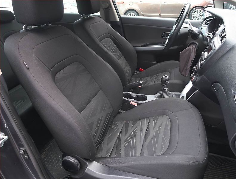 Kia Ceed (2018) 1.6 CRDi, Tempomat - fotka 9 z 17