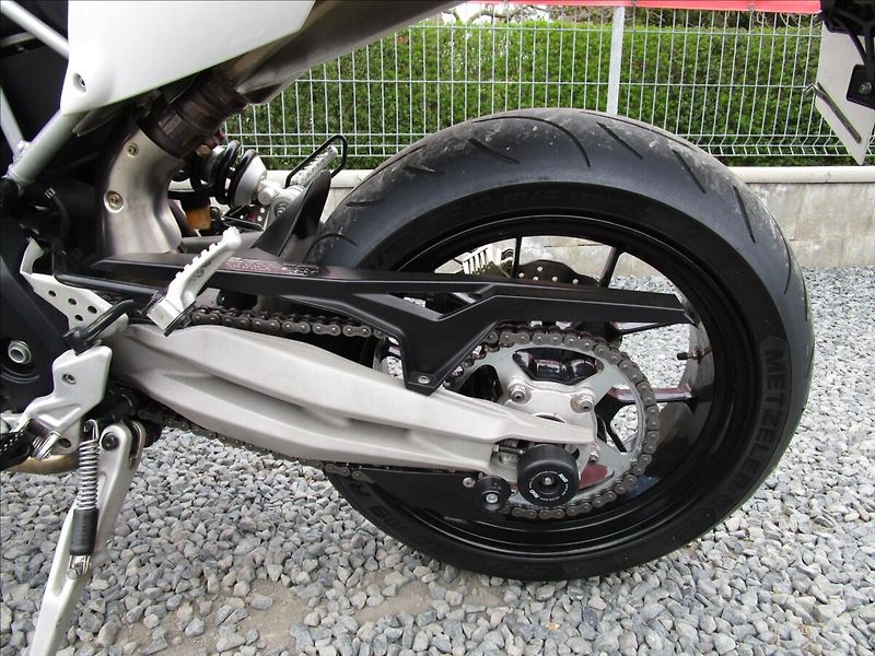 Aprilia 750 ABS  Dorsoduro - fotka 16 z 25