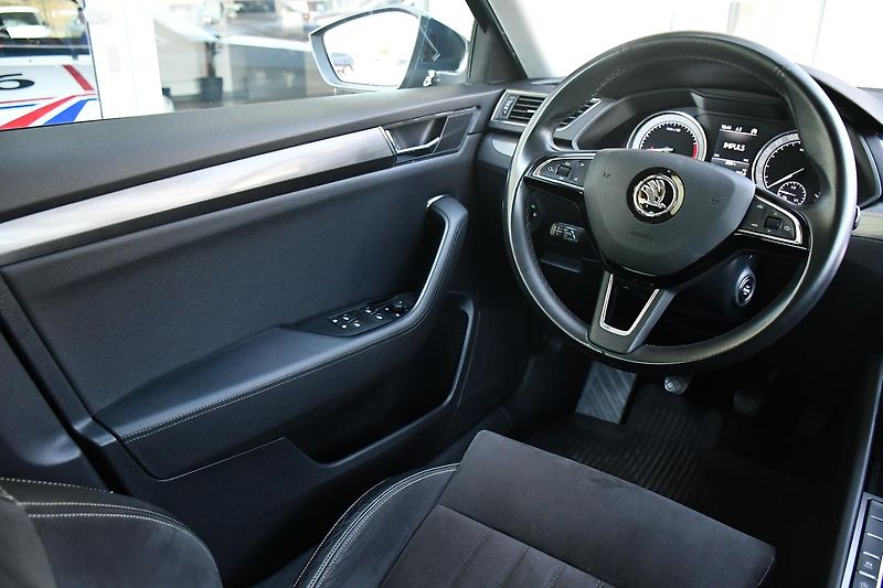 Škoda Superb 1,5TSi STYLE - fotka 23 z 57