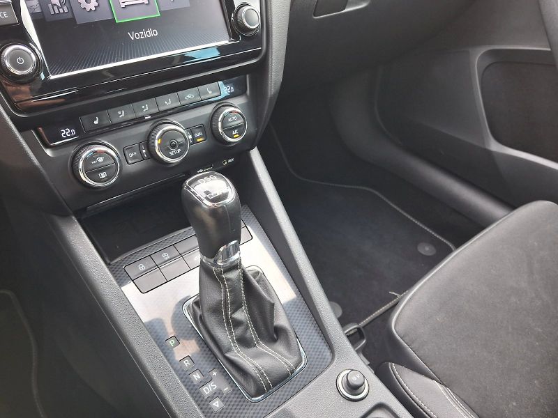 Škoda Octavia (2015) Combi RS DSG 2,0TDi 135kW - fotka 25 z 34