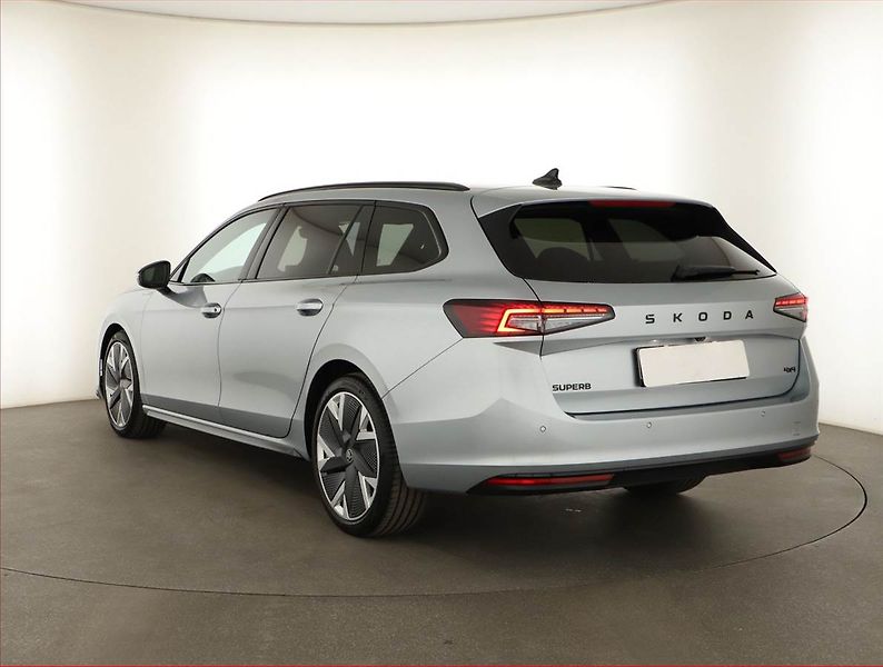 Škoda Superb (2025) 2.0 TDI, Sportline, Navigace - fotka 4 z 28