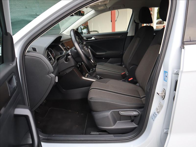 Volkswagen T-Roc 1,6 TDi Style LED Webasto Asis - fotka 7 z 39