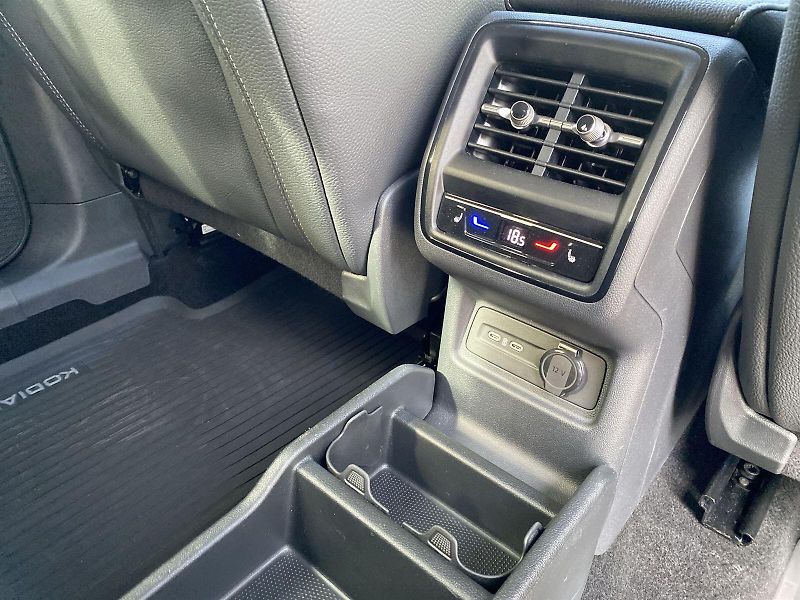 Škoda Kodiaq (2024) 2.0 TDI 4x4 DSG Exclusive Sele - fotka 38 z 49