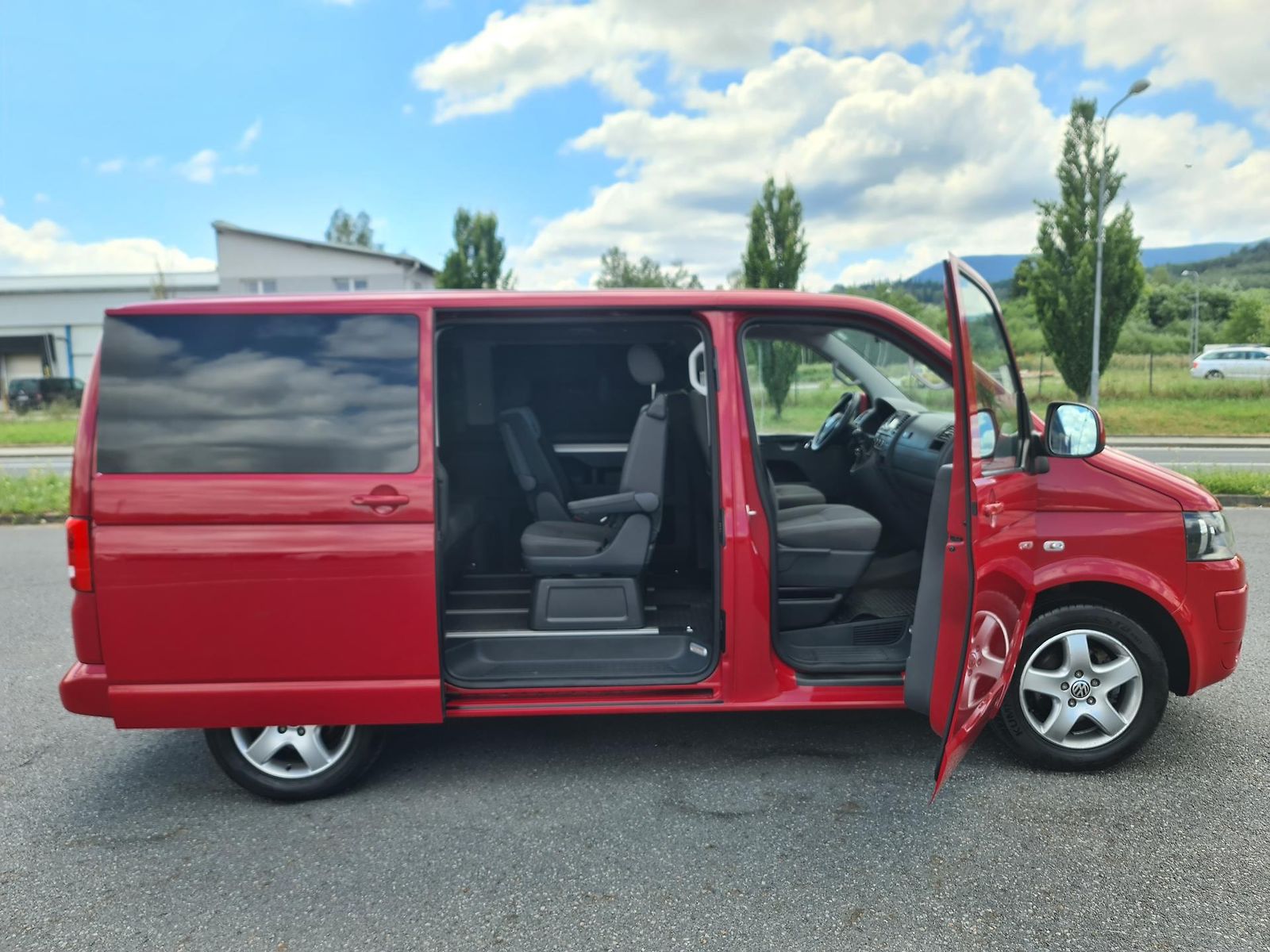 Volkswagen Multivan T5 2.0 TDi 103-KW KLIMA 7-MÍST