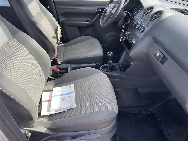 Volkswagen Caddy 1,6 TDi 75kw MAXI TAŽNÉ DPH po - fotka 12 z 31