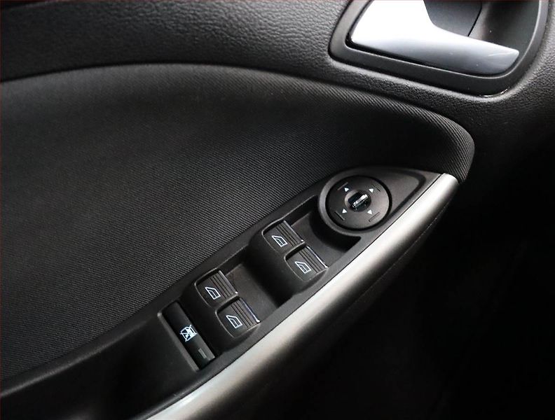 Ford Focus (2014) 1.0 EcoBoost, Serv.kniha - fotka 19 z 20