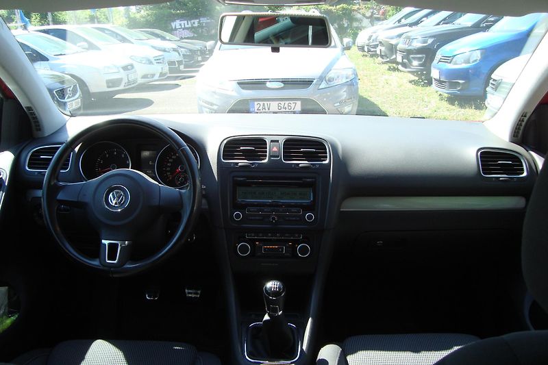 Volkswagen Golf (2011) VI,1.2TSi,ČR,Serv.Kn,114tis.km - fotka 36 z 75