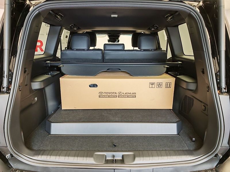 Toyota Land Cruiser 2.8L Diesel Executive 4x4 - fotka 9 z 48