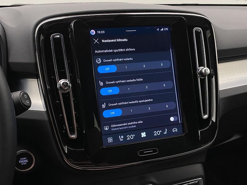 Volvo XC40 (2026) B3 AUT DARK PLUS - fotka 44 z 60