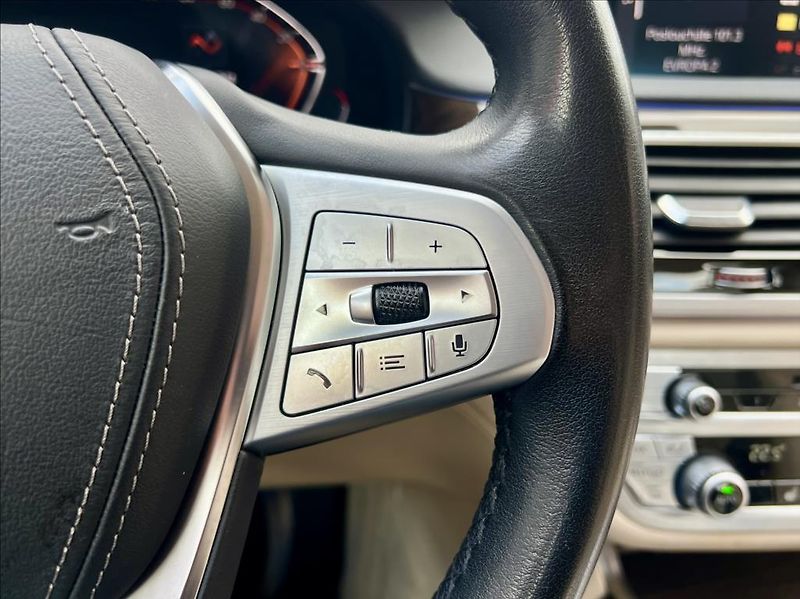 BMW Řada 7 3,0 730d xDrive záruka 2027 - fotka 28 z 61