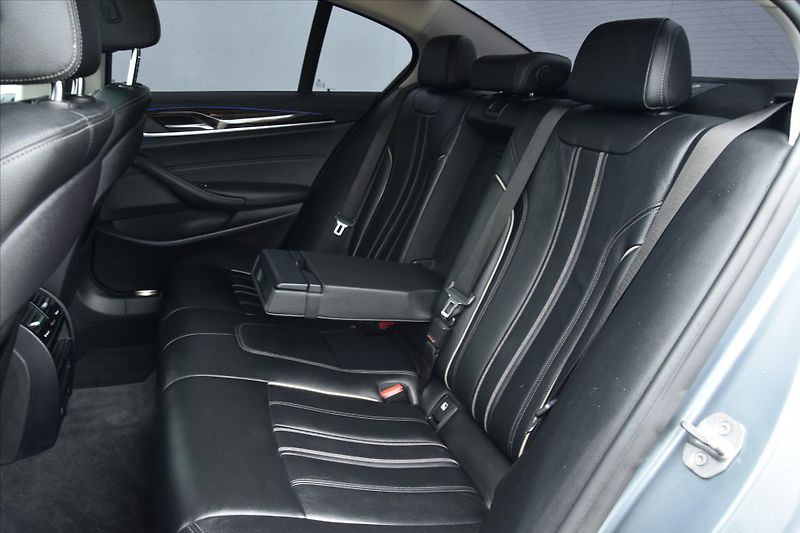 BMW Řada 5 520d xDrive LUXURY NAVI ČR - fotka 11 z 28