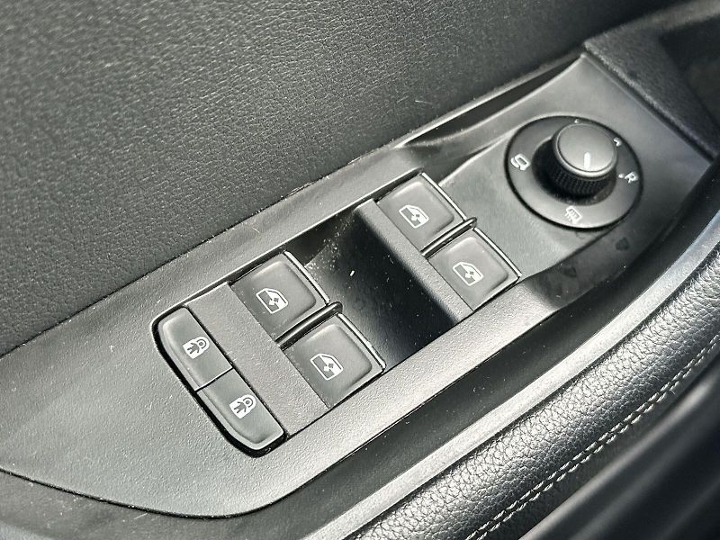 Škoda Superb (2023) Combi 2.0 TSI DSG L&K - fotka 19 z 38