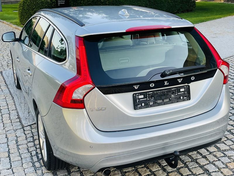 Volvo V60 2.0D4 5V AUTOMAT KAMERA TAŽNÉ - fotka 16 z 43