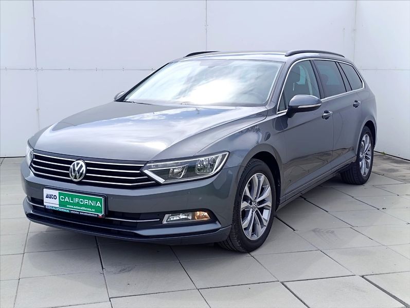 Volkswagen Passat 1,6 TDi Aut.klima Navi Kamera - fotka 2 z 34