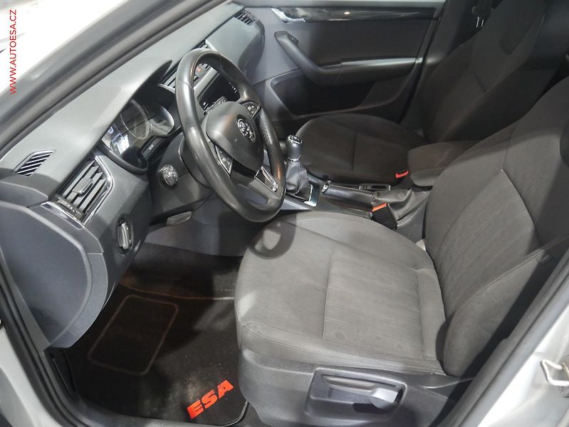 Škoda Octavia (2018) 1.4 TSi, ČR, LED - fotka 9 z 19
