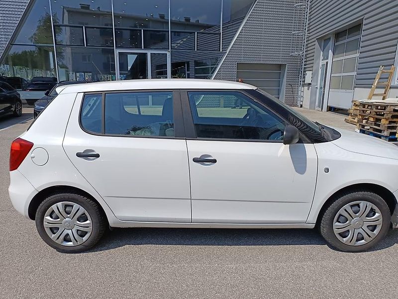 Škoda Fabia (2014) 1,2 Active+  29 000 km !!!!!!! - fotka 4 z 16