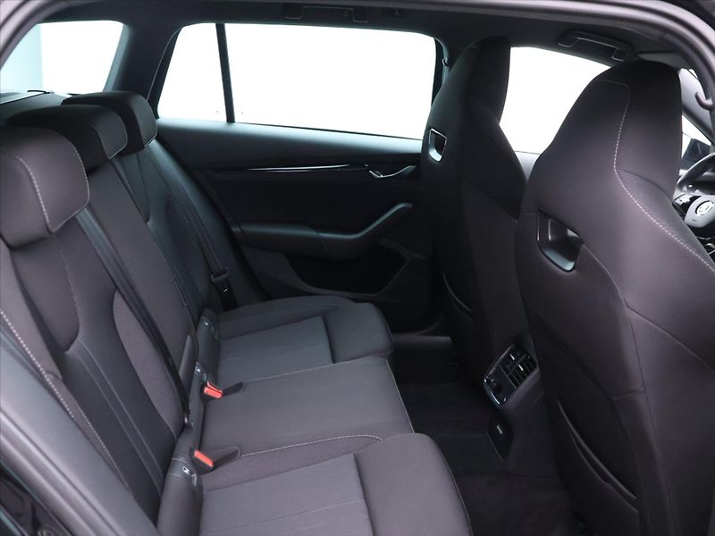 Škoda Octavia 2,0 TDI 110kW DSG Sportline DP - fotka 15 z 40