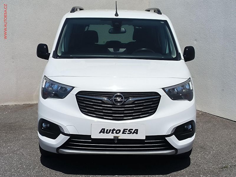 Opel Combo (2022) 1.5CDTi, 1.maj,ČR, Elegance - fotka 2 z 19
