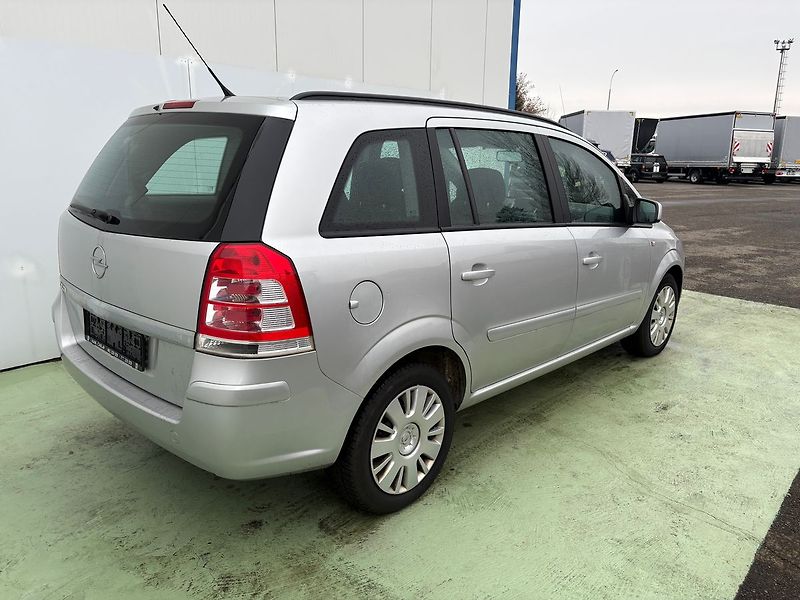 Opel Zafira 1.6, 110kW, 7Míst, CNG+BENZÍN - fotka 2 z 25