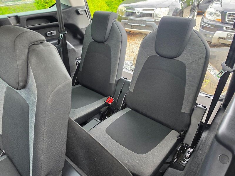 Citroën Grand C4 Picasso (2017) 2.0 HDI Navi,7míst - fotka 17 z 25