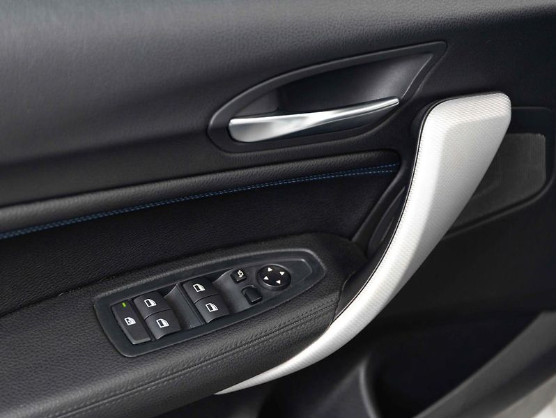 BMW Řada 1 M140i xDrive - fotka 17 z 23