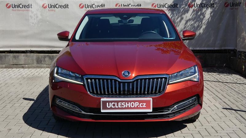 Škoda Superb 2,0 TDI DSG Style - fotka 2 z 26