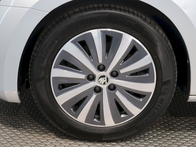 Škoda Superb (2022) iV STYLE 1.4TSI 160KW DSG - fotka 12 z 44
