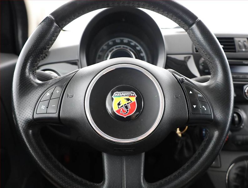 Fiat 500 (2010) 0.9 TwinAir, Serv.kniha - fotka 8 z 13