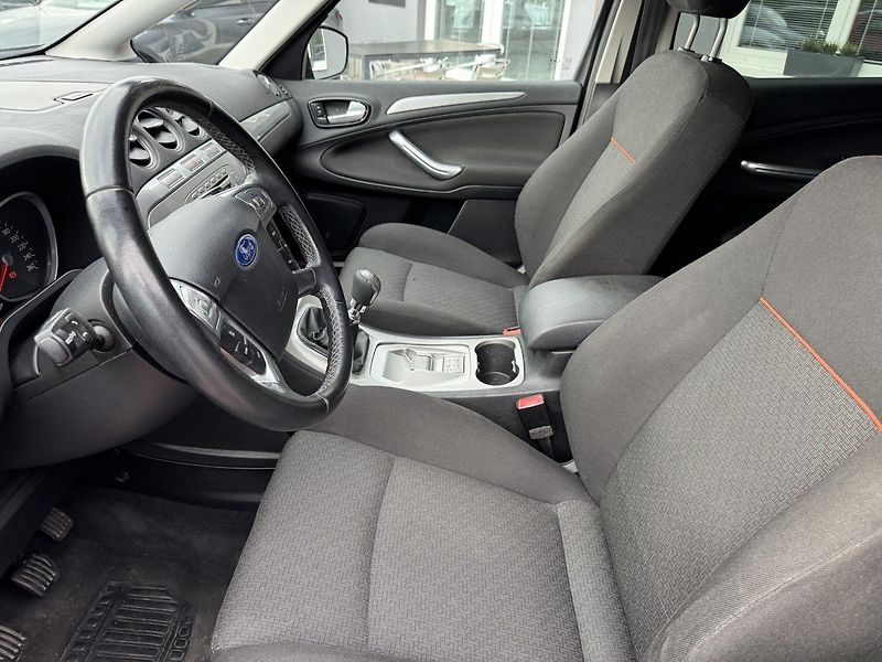 Ford S-MAX (2009) 2.0TDCi Navi 7Míst Tažné Z. - fotka 27 z 45