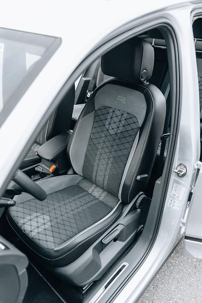 Volkswagen Tiguan (2022) R-Line, eHybrid, záruka, DPH - fotka 14 z 24