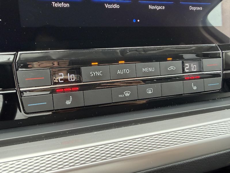 Volkswagen Touareg 3.0 TDI ČR DPH VZDUCH TAŽNÉ - fotka 22 z 36
