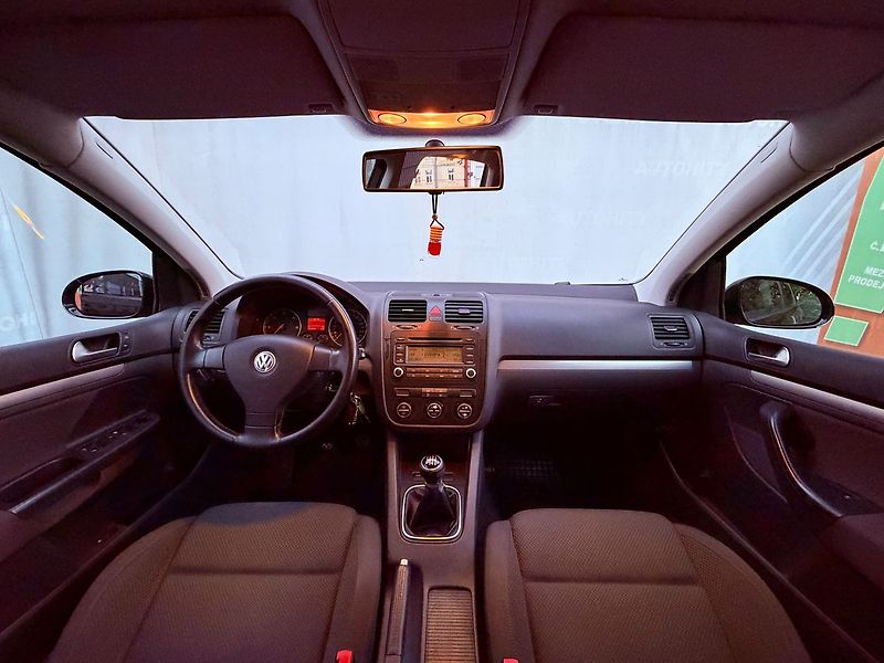 Volkswagen Golf 2.0 TDi, ČR - fotka 13 z 20