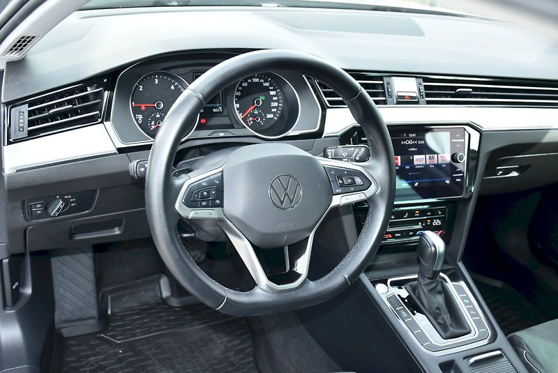 Volkswagen Passat (2023) ELEGANCE 2,0 TDI 110kW DSG - fotka 15 z 35