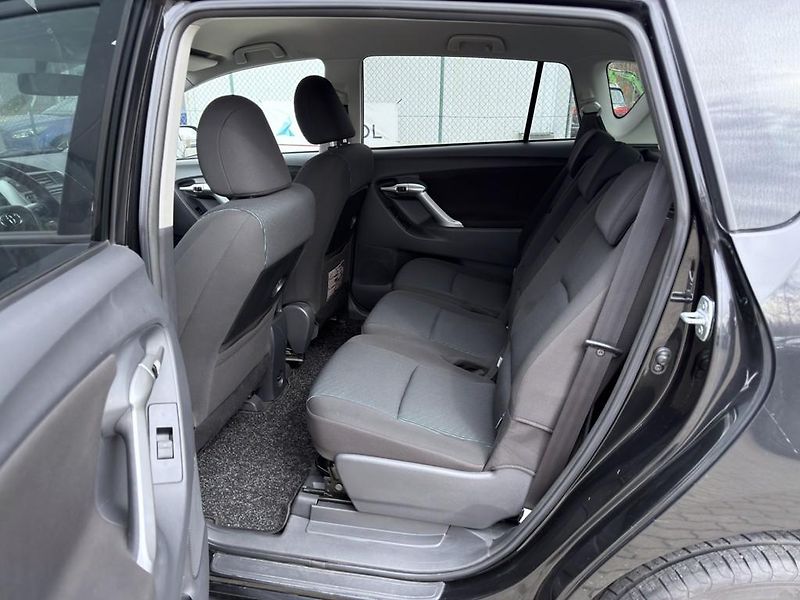 Toyota Verso 1.8i 108 kW navi. serviska - fotka 7 z 19